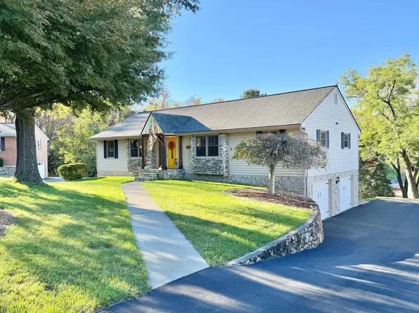 8237 Waterfall Dr, Roanoke, VA 24019