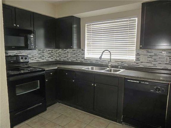 2nd image of 7901 Palmera Pointe Cir