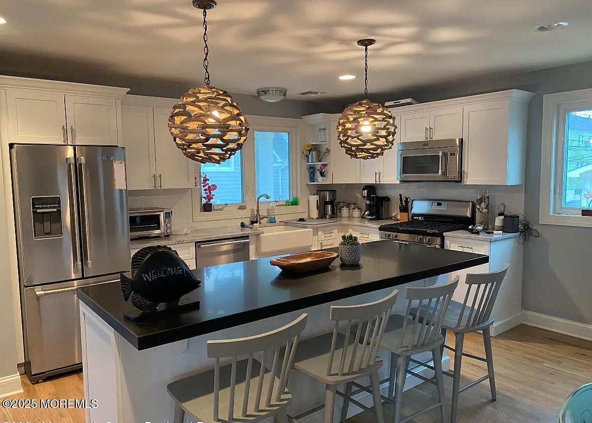 4 bed, 2044 sqft, $8,500 — Photo 3