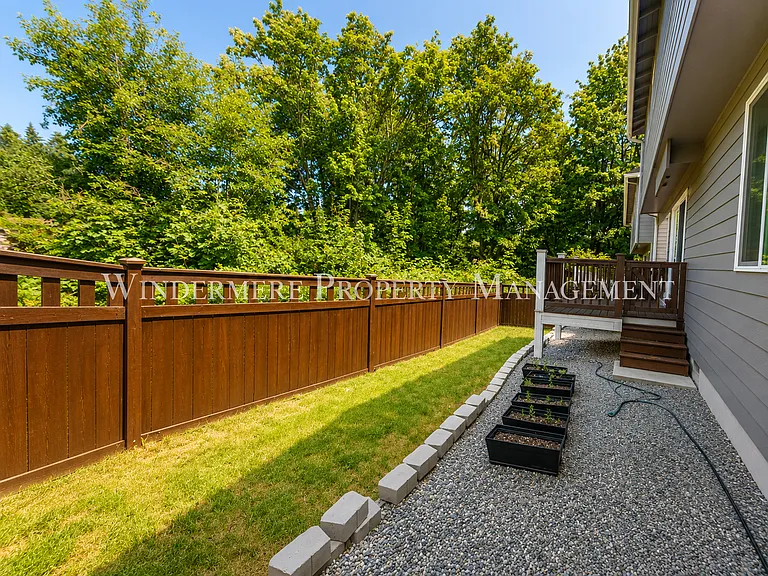 2532 Filbert Ave — Photo 2