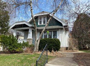 4446 N Bartlett Ave, Shorewood, WI 53211