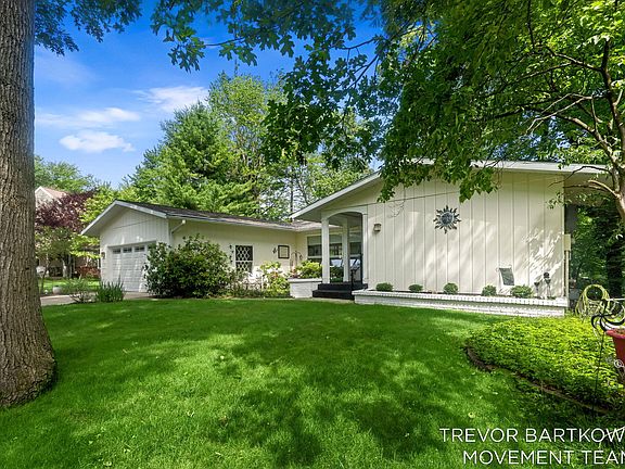 5th image of 1292 Edinborough Dr