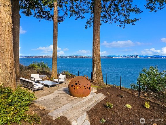 5th image of 7268 Madrona Drive NE