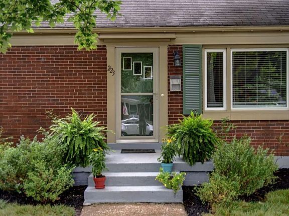 4th image of 223 Bassett Ave