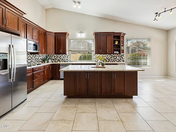 4th image of 1156 N JAMAICA Way
