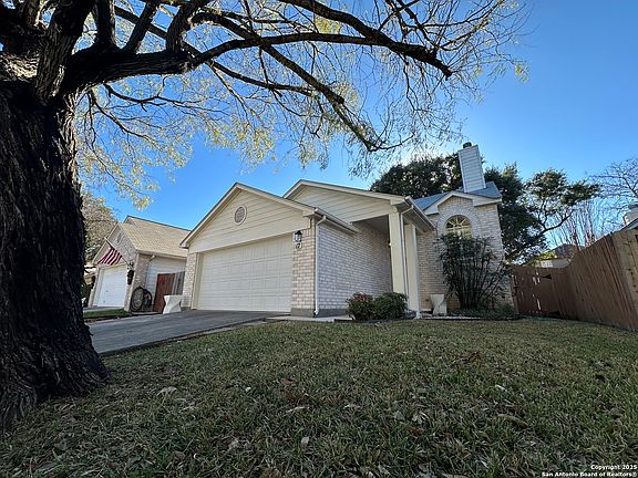 3rd image of 17 PEMBROKE LN