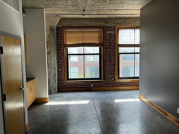 3rd image of 1601 Washington Ave Unit 402
