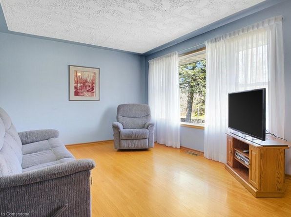 303 Dixon St, Kitchener, ON N2G 3G1