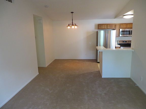 4th image of 2425 Cranston Dr Unit 19