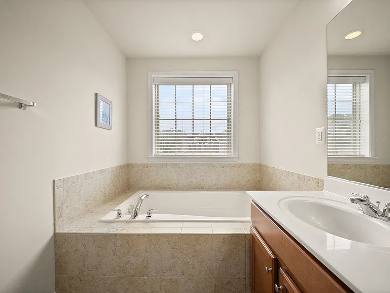 1439 Occoquan Heights Ct — Photo 28