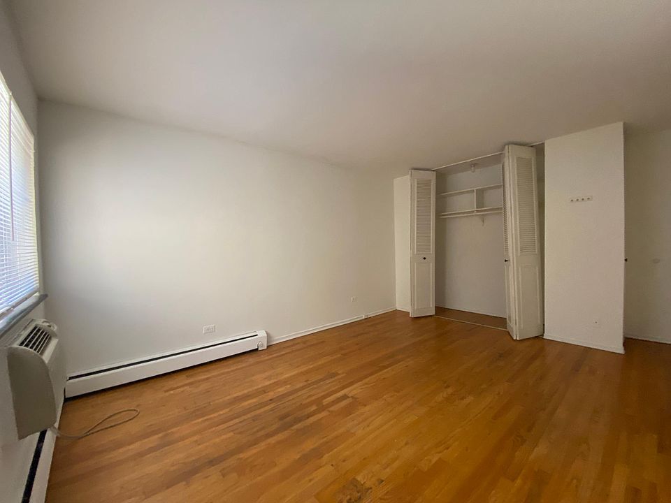 1st image of 736 W Buena Ave APT 305