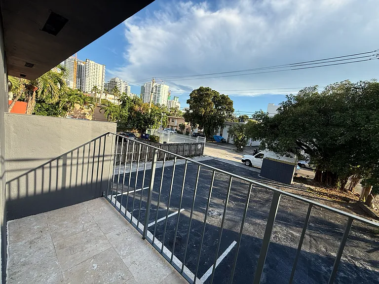 421 SW 9th St #3A — Photo 25