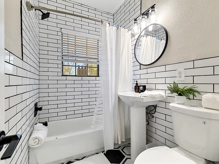 4400 Gaston Ave — Photo 14
