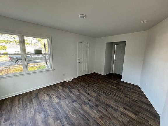 4th image of 84 Manly St