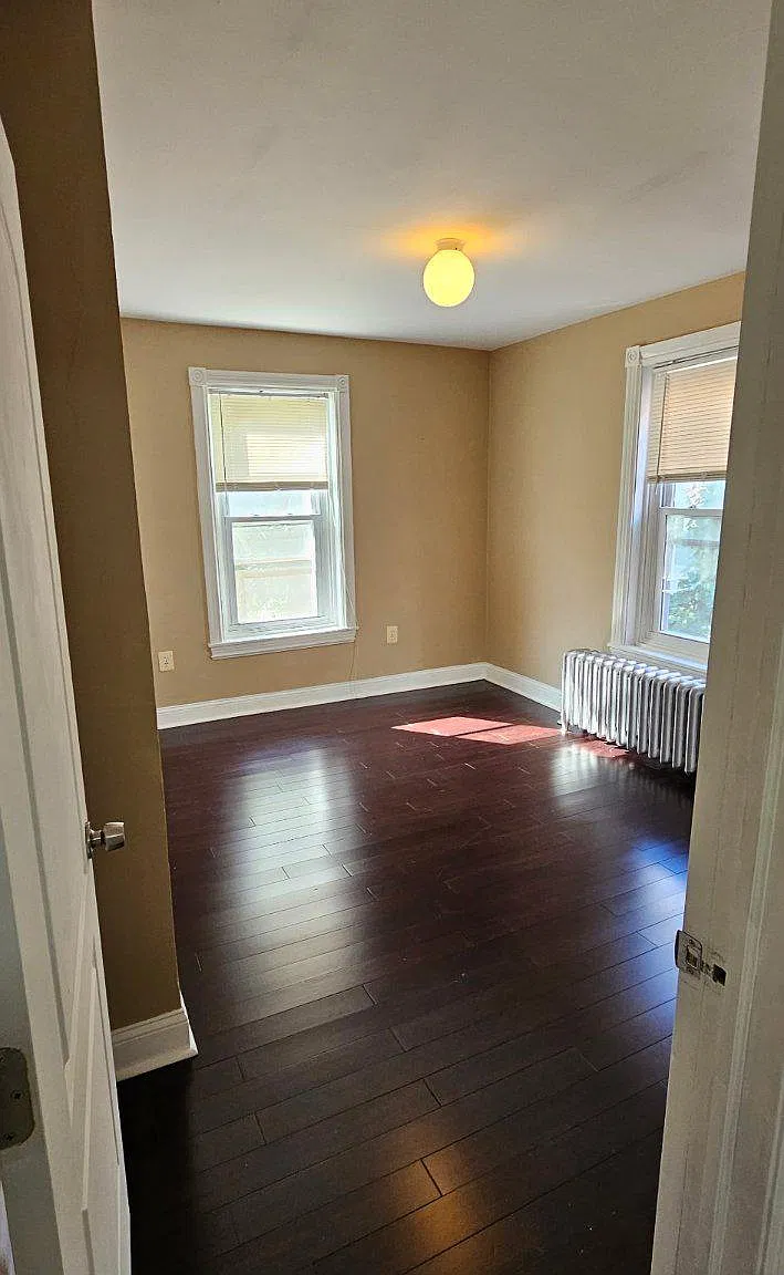 2 bed, 1.0 bath, 2475 sqft, $1,450 — Photo 3