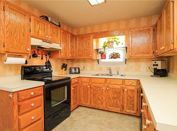 5th image of 2239 Eastview Dr