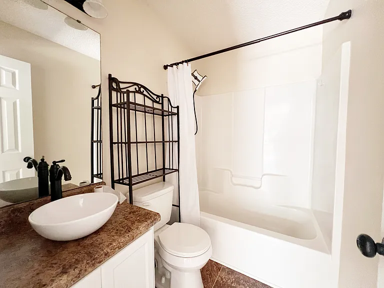 200 Glenlea Ln — Photo 16
