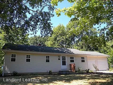 830 Roberts St photo 1
