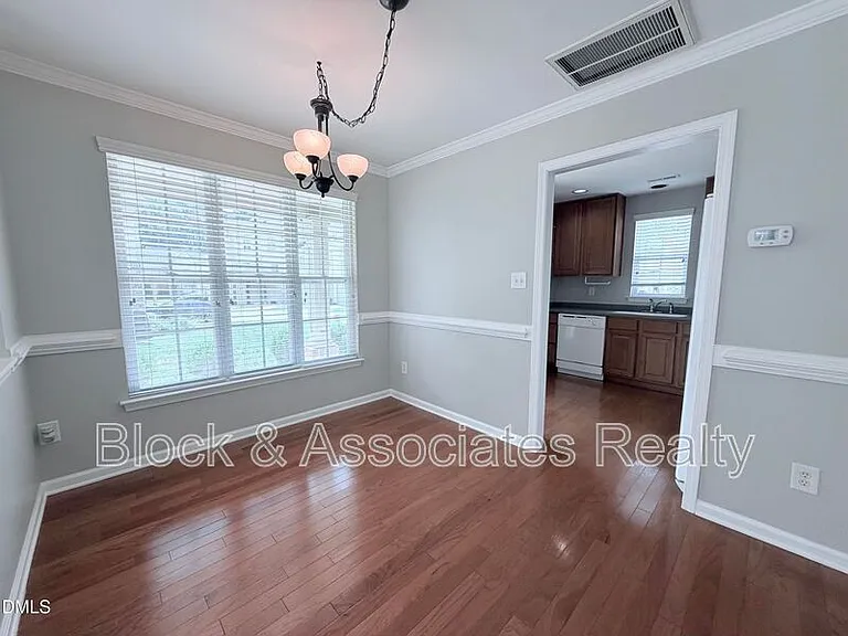 9812 Grettle Ct — Photo 3