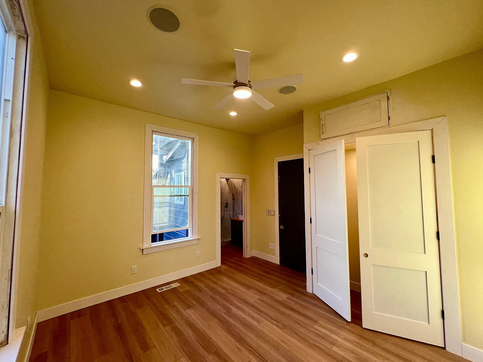 5 bed, 4386 sqft, $1,100 — Photo 4