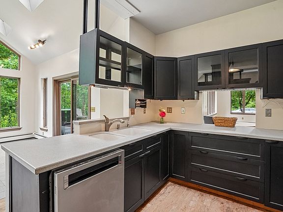 3rd image of 76 Foster Rd