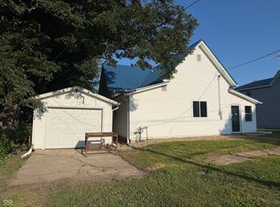 305 2nd St, New Market, IN 47965