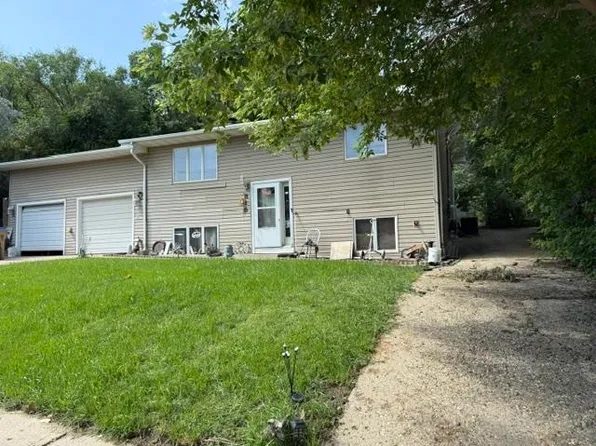 816 Hiawatha St, Minot, ND 58701