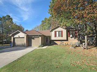 3751 N Daniels Pl, Springfield, MO 65803