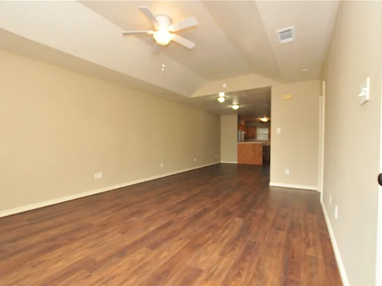 2323 Trace Mdws — Photo 3
