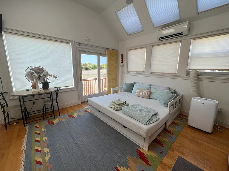 141 Middle Beach Rd — Photo 3