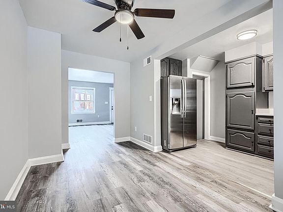 3rd image of 2123 Graythorn Rd