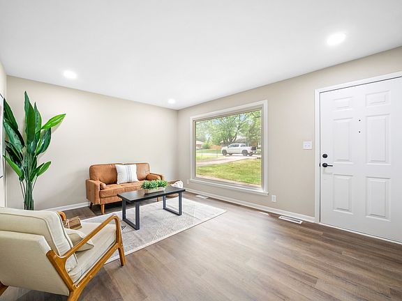 5th image of 206 Maplewood Dr