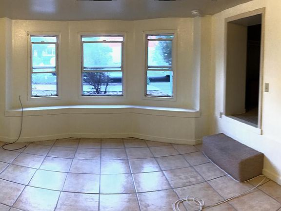 Large Bedrooms with bay windows