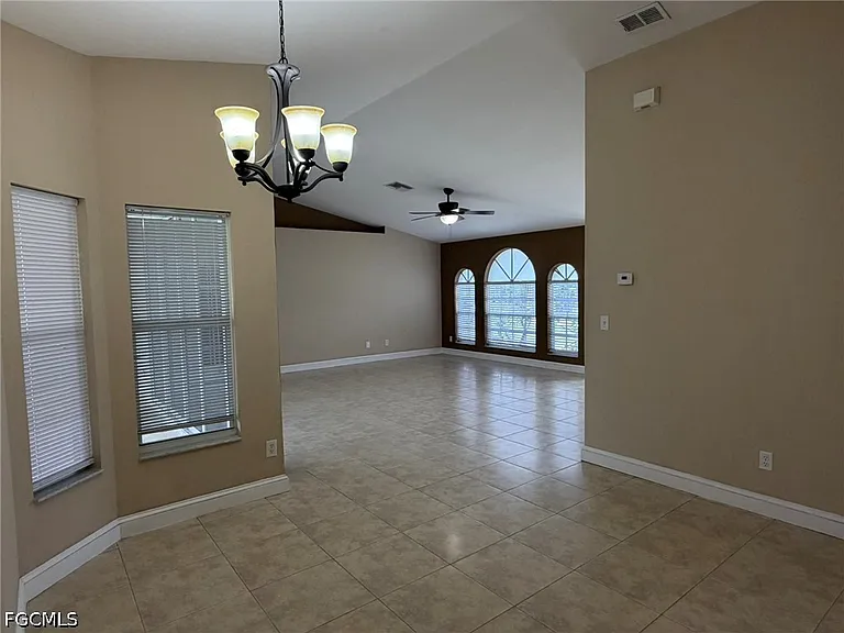 3404 NE 9th Ave — Photo 13