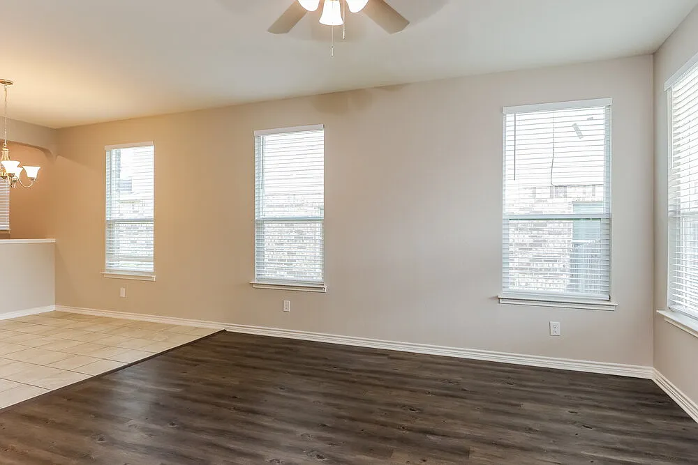 4 bed, 2.0 bath, 1702 sqft, $1,940 — Photo 4