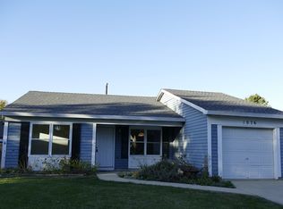 1076 Crestwood Ln, Bolingbrook, IL 60440