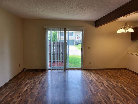 4th image of 601 Peachtree Pl #601