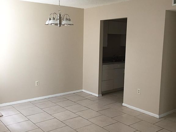4th image of 528 Orange 11 Dr
