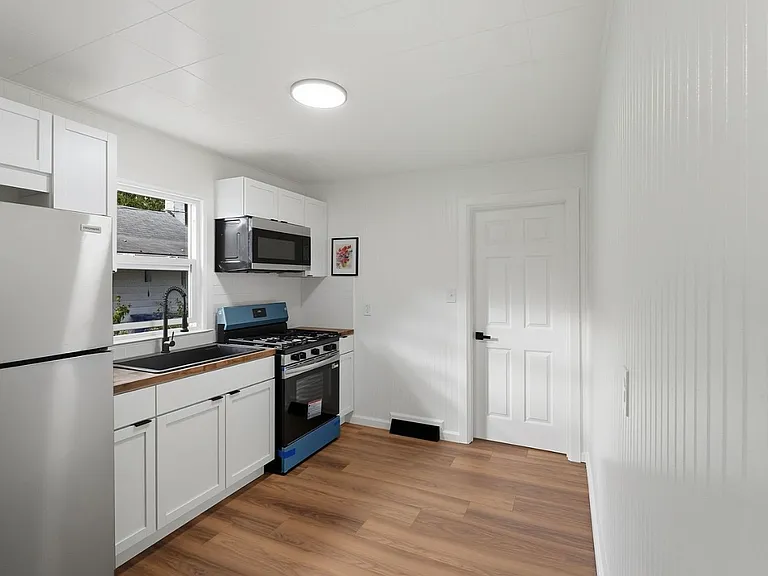24645 Adlai Ave — Photo 2