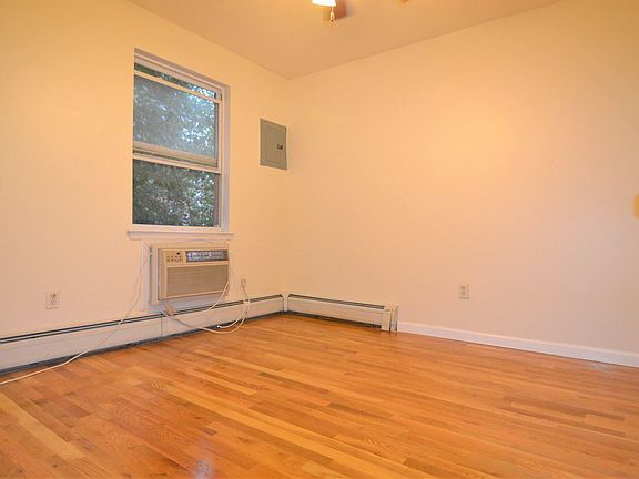 3rd image of 58 Underhill Ave #2