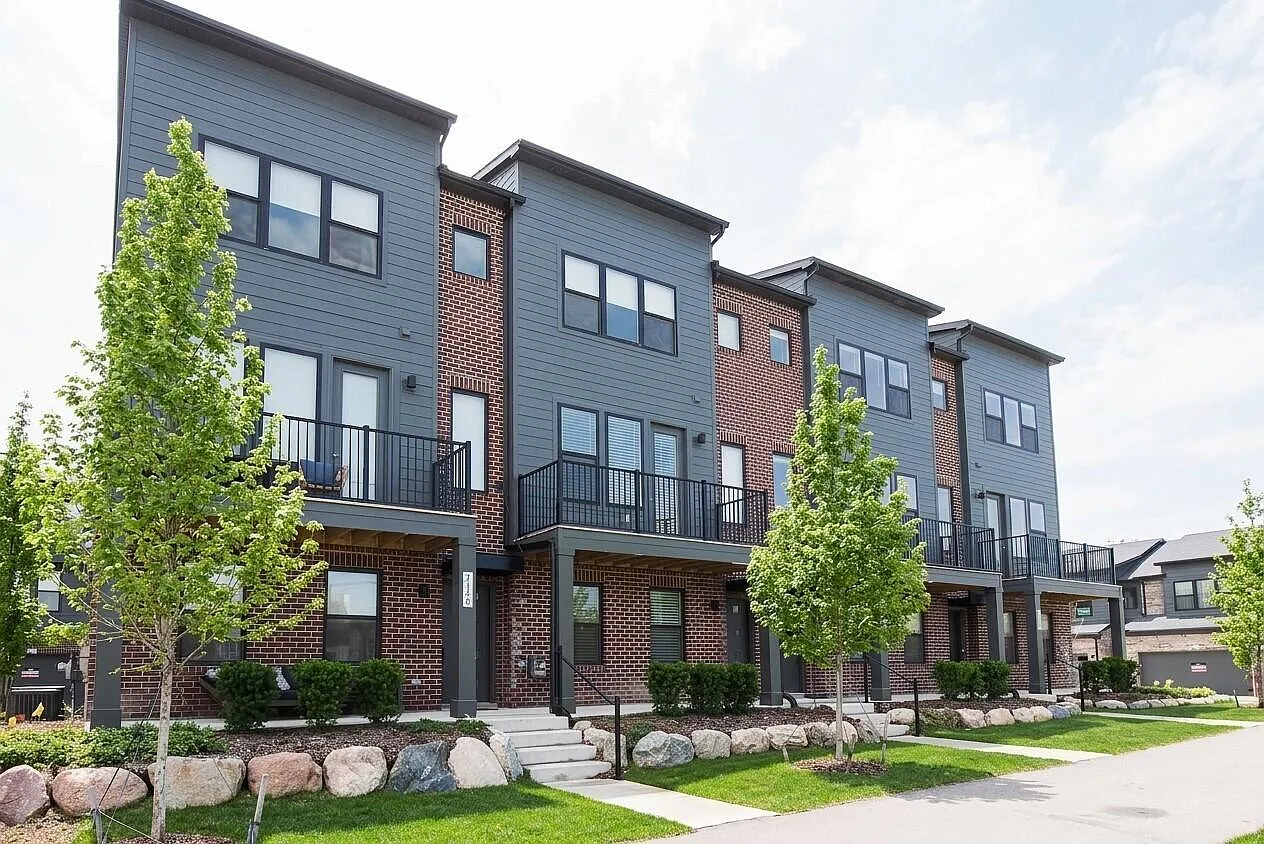 2 bed, 2.5 bath, 1639 sqft, $3,100 — Photo 1