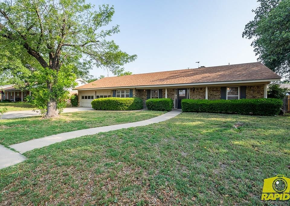 1st image of 2720 Tanglewood Dr