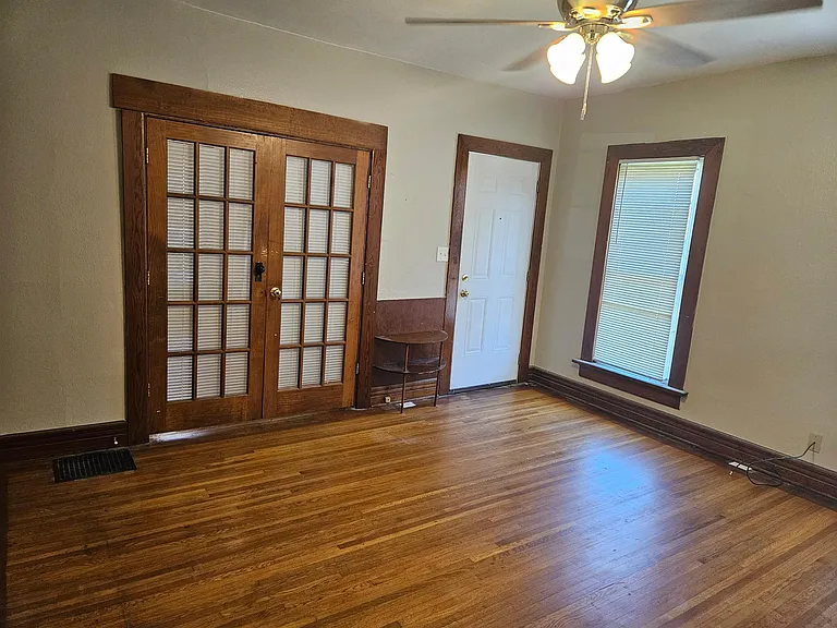 810 E Stewart St — Photo 15