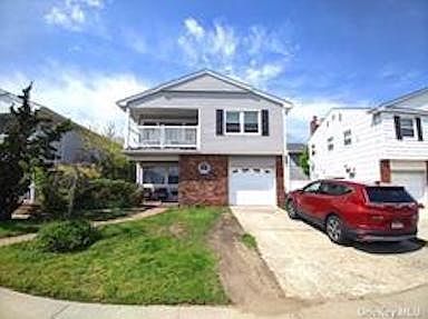 1st image of 468 E Park St