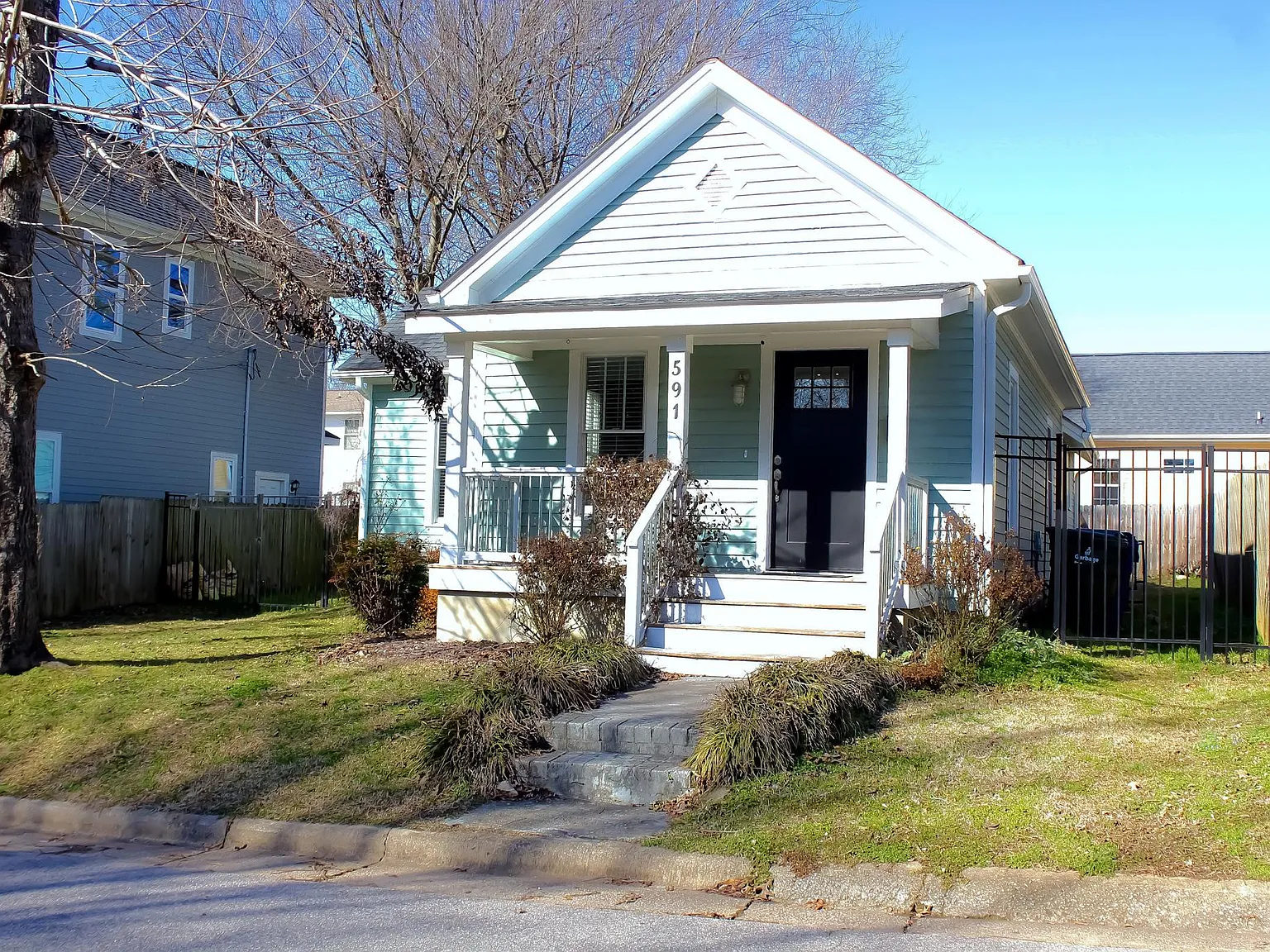591 E Cabarrus St — Photo 1