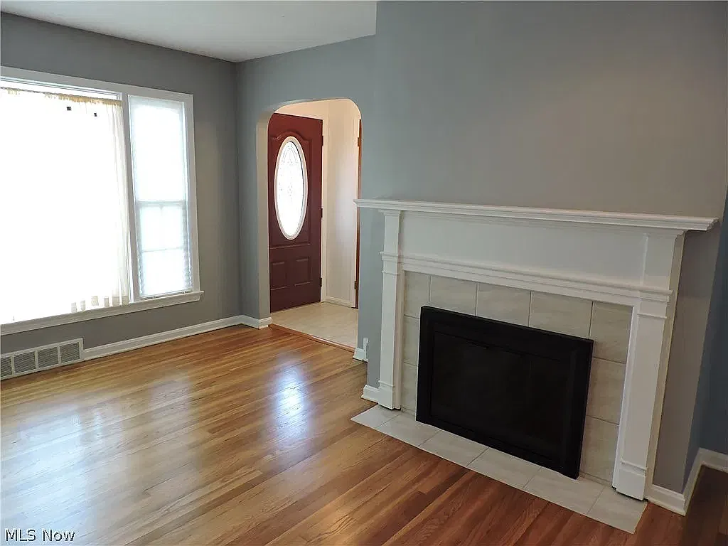 4 bed, 2345 sqft, $2,600 — Photo 4