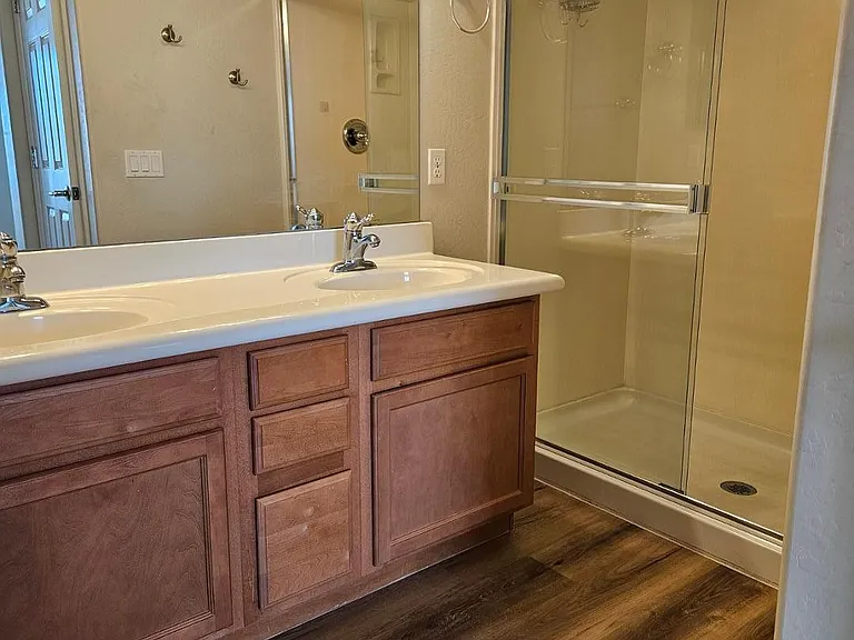 2204 W Le Marche Ave — Photo 5