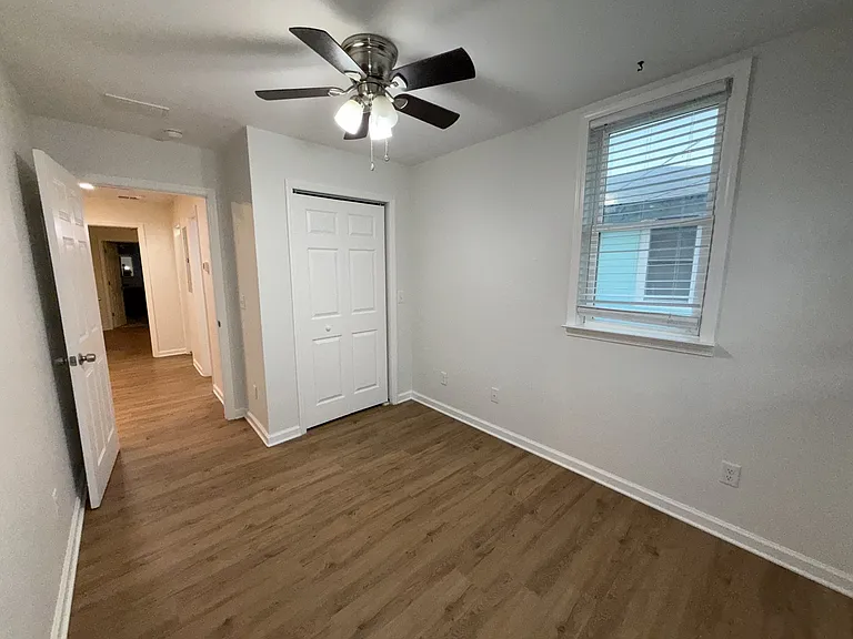 212 Romney St — Photo 8