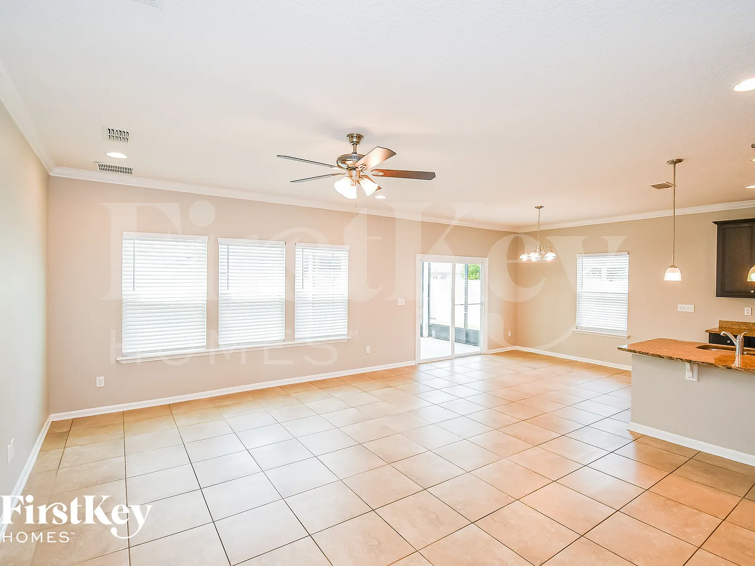 4 bed, 4.0 bath, 2548 sqft, $2,305 — Photo 3