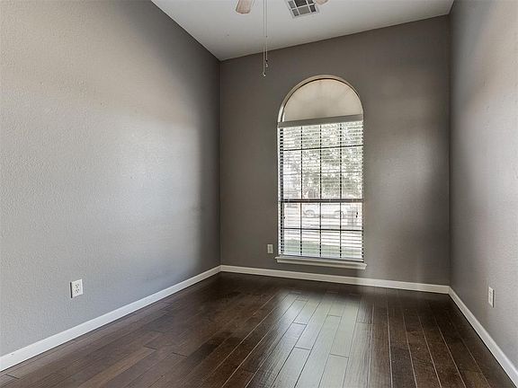 3rd image of 316 SE 23rd St